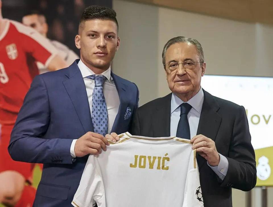 从法兰克福买前锋须谨慎！皇马、曼城都吃过亏，利物浦买埃基蒂克风险太大